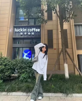18岁女大学生