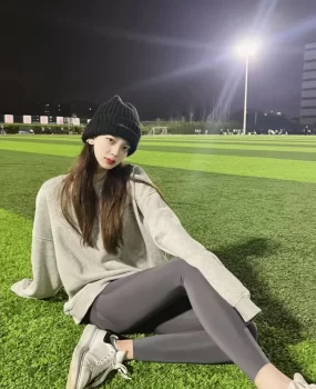 运动风大二小姐姐本人实习边兼职