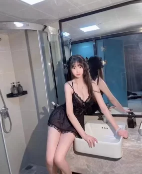 大奶学妹兼职见面付有房间