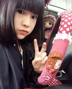 20岁出头极品嫩模