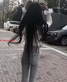 年轻学生妹兼职，颜值是真的高