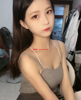 周一品尝的屁股上有颗大痣的舞蹈系在校学妹
