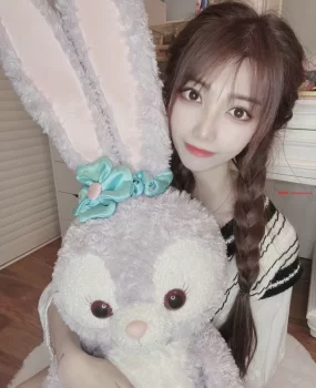 小姐姐b紧水多 叫声淫荡 一双玉腿 让人夜不能寐